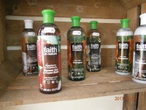 Shampoo & shower gel at Vegana By Tentúgal in Porto