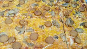 vegan pizza at Vegana By Tentúgal in Porto