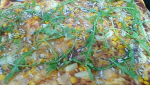 vegan pizza at Vegana By Tentúgal in Porto