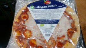 vegan and gluten free pizza at Vegana By Tentúgal in Porto