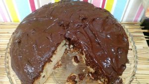 lemon cake with chocolate at Vegana By Tentúgal in Porto