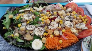 Vegana by Tentula salad at Vegana By Tentúgal in Porto