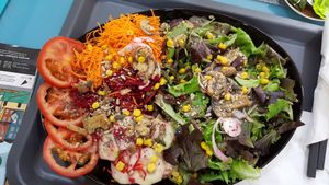 Salad mixta at Vegana By Tentúgal in Porto