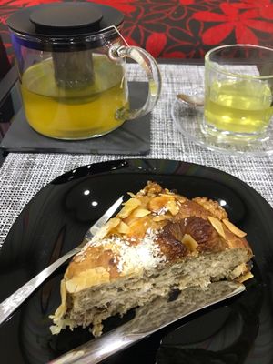 Bolo rei & “matcha” infusion at Vegana By Tentúgal in Porto