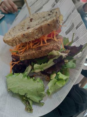 Sandwich mit Tofufilet und Käsealternative at Vegana By Tentúgal in Porto