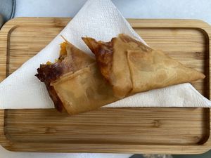 Samosas at Condende in Sevilla