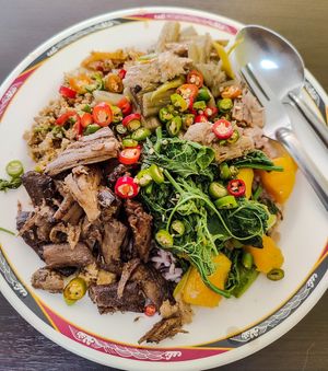 Brown rice with 4 sides #Veganuary at Tien Sieng Vegetarian Foods in Chiang Mai