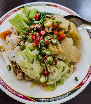 Brown rice with 4 sides. B45 ($1.50 USD) at Tien Sieng Vegetarian Foods in Chiang Mai