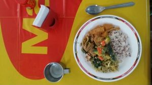 food sampler ฿35  at Tien Sieng Vegetarian Foods in Chiang Mai