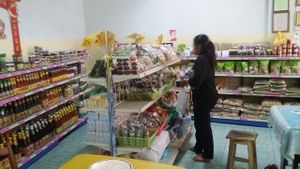 groceries for sale at Tien Sieng Vegetarian Foods in Chiang Mai