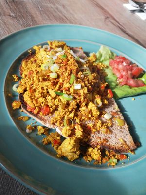 Breakfast vegan scrambled eggs at Simone's Kitchen in Antwerpen