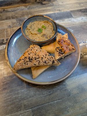Eggplant and walnut dip with sesame flatbread at Simone's Kitchen in Antwerpen