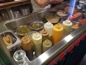 Build a bar at Munchies Hot Dog in Madrid