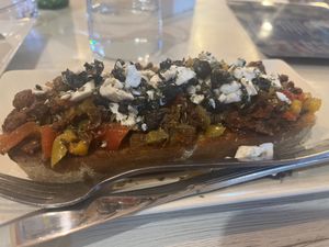 Bruscheta de verduras y feta  at Platea de Almagro in Almagro