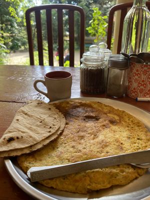 Vegan omelette 🤩  at Trimutri in Dharamkot