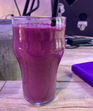 Banana + almonds + peanuts + blueberries at OM NOM NOM in Lviv