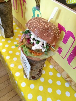 displaychicken burger at Freddy & Hicks in Glasgow