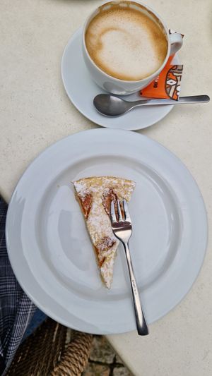 Aprikosenkuchen (lecker, aber zu teuer) at Café-Bistro Daheim in Bad Schandau