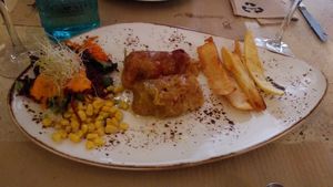 Rollitos de col fermentada rellenos de arroz integral y seitan at La Casa Viva in Tavernes De La Valldigna