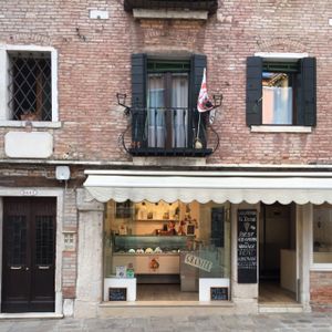 Storefront il Doge at Gelateria Il Doge in Venice