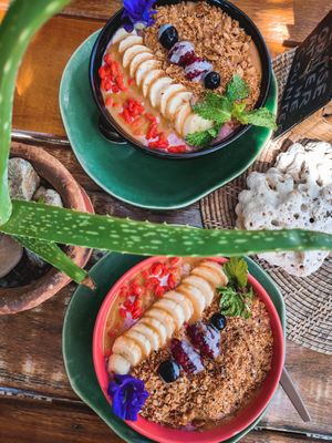 Blueberry smoothie bowl omnomnommm at Wild Tribe Cafe in Koh Samui