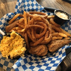 Assiette Ailes de Faux Poulet at Herbivores Marche Vegetalien in Montreal