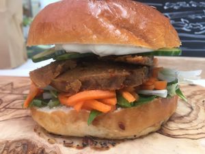 Wheat not Beef
seitan 'beef', aioli, rau ram, coriander, pickled carrot and cucumber at Queen Picnic - Food Stall in London