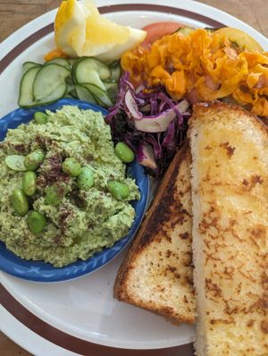 weekend vegan breakfast special: green hummus, toasted shokupan, other yum bits at Papirica in Collingwood