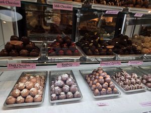 Vegan options marked with "V" at Harbor Candy Shop in Ogunquit