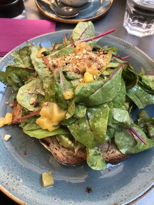 Avo mash, baby spinach and mango chutney sandwich (12,90€)  at Ramasuri in Vienna