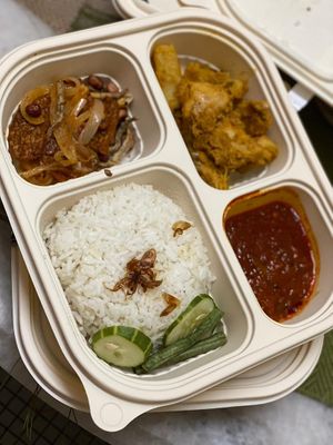 Nasi Lemak RENDANG
Nasi Lemak with 2 kind of Sambal, Spicy Tempeh, Peanuts, Mushroom 'Bilis', Cucumber, Green Beans, Hericium Mushroom Rendang  
RM23

Via delivery at Sala - Hartamas in Kuala Lumpur