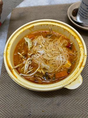 Curry Laksa
Bi hoon, puff tofu, tofu, bean sprouts, steamed long beans, eggplant, fresh chillies, seaweed sambal and lime
RM18 at Sala - Hartamas in Kuala Lumpur