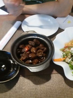 Mushrooms in crock pot at Spring Lotus - Duong Sinh Chay in Hanoi