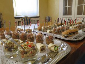 Fingerfoods salés et verrines apéritives lors d'une conférence at Delice Vegetal in Kaeerjeng