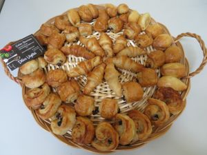 Panier de viennoiseries at Delice Vegetal in Kaeerjeng