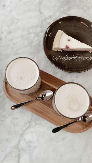 Chai Latte und Kuchen mit veganer Schokolade & Mürbeteig  at The Green in Nuremberg