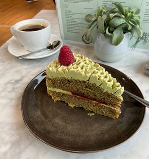 Matcha-Torte und Americano  at The Green in Nuremberg