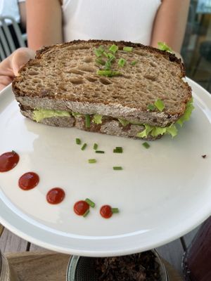 Avocado-Brot mit Birne   at The Green in Nuremberg