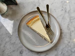 New York style cheesecake (vegetarian 🤦‍♀️) at The Green in Nuremberg