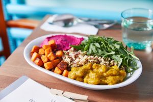 Buddha Bowl, unique oval plate at Lexo Bistro in Budapest
