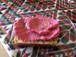 Red beet hummus at Suwa Restaurante Vegano in Queretaro