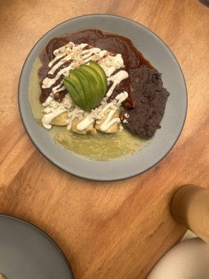 Enchiladas divorciadas de verduras  at Suwa Restaurante Vegano in Queretaro