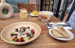 Greek salad, roasted cauliflower soup, toasted wholegrain sourdough bread 😋 at Suwa Restaurante Vegano in Queretaro