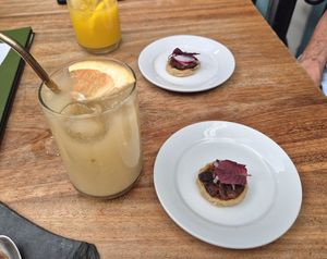 Little antipasti and refreshing beverages at Suwa Restaurante Vegano in Queretaro