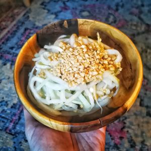 Kohlrabi salad with peanuts at Wei&Wei in Aachen