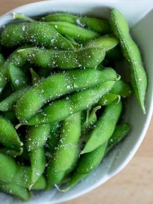 Green edamame with salt pieces at Wei&Wei in Aachen