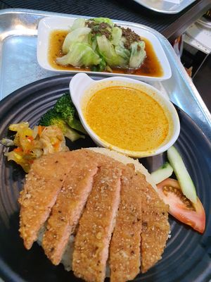 Hainanese Chicken Cutlet rice set ~ Circuit Breaker Period Phase 2 at Rice House 谷王栈( 粥大王) in Central Singapore