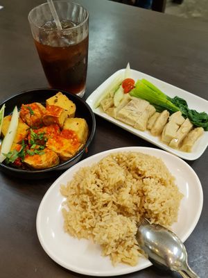 Filling meal at Rice House 谷王栈( 粥大王) in Central Singapore