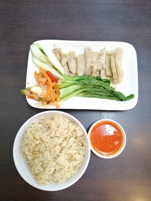 Chicken Rice at Rice House 谷王栈( 粥大王) in Central Singapore