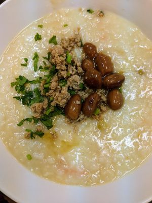"Pork" porridge - very nice at Rice House 谷王栈( 粥大王) in Central Singapore